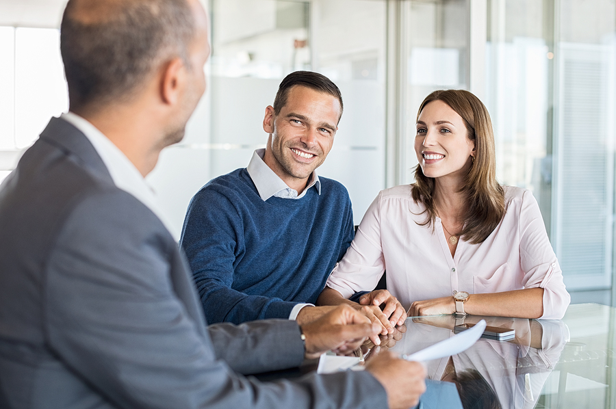 Mortgage Broker vs Direct Lender: Comparing Career Paths & Benefits